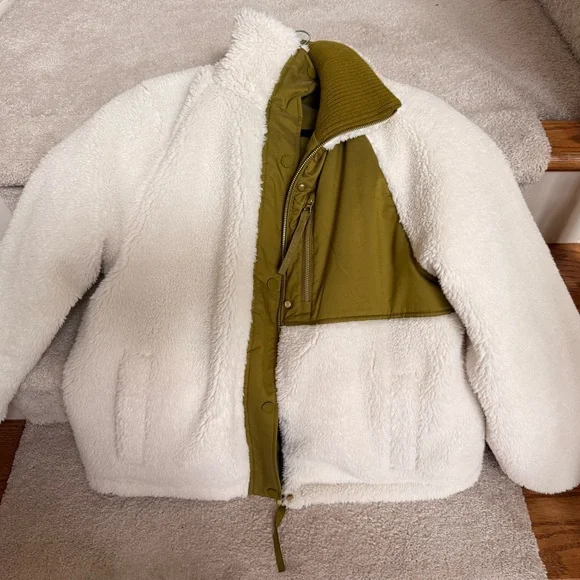 Varley Cream and Green Teddy Jacket - Picture 4 of 6